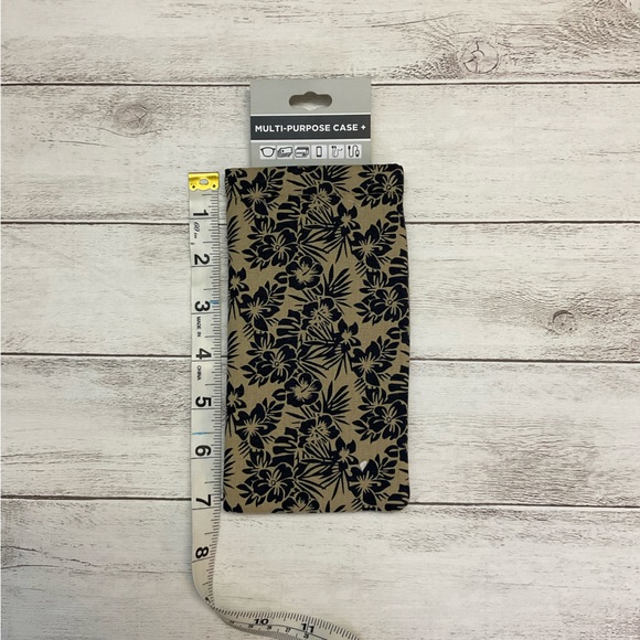 Eyewear case . - Picture 2 of 3